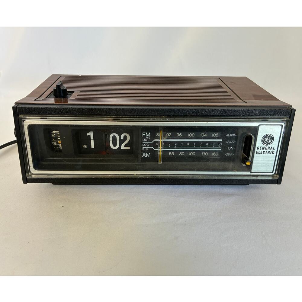 Vintage General Electric Flip Clock AM/FM Radio Model 7-4410A - Tested Read